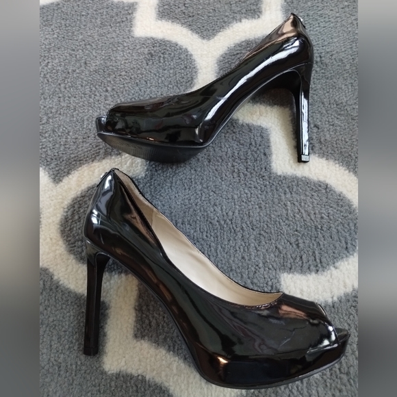 Guess Patent Look Peep Toe Stiletto Heels 👠 - Picture 4 of 12